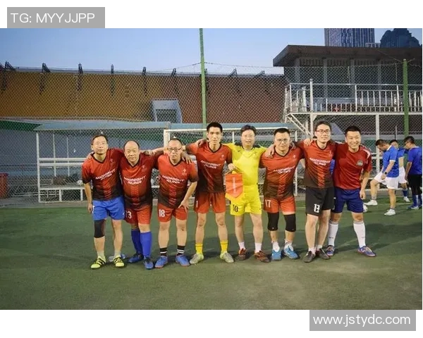 赛后分析:西安足球队与南京足球队的团队协作表现及其影响因素探讨 赛后分析:西安足球队与南京足球队的团队协作表现及其影响因素探讨