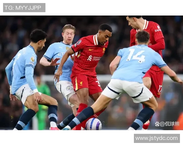 曼城与利物浦激战正酣比分悬念迭起引发球迷热议