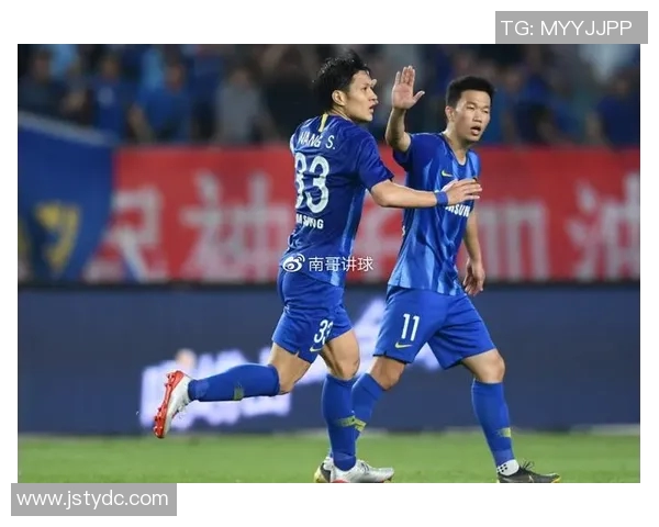 江苏苏宁迎战河南建业争夺中超联赛关键三分的激烈对决