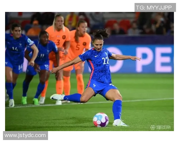 法国女足与荷兰女足激战正酣谁能在这场对决中笑到最后