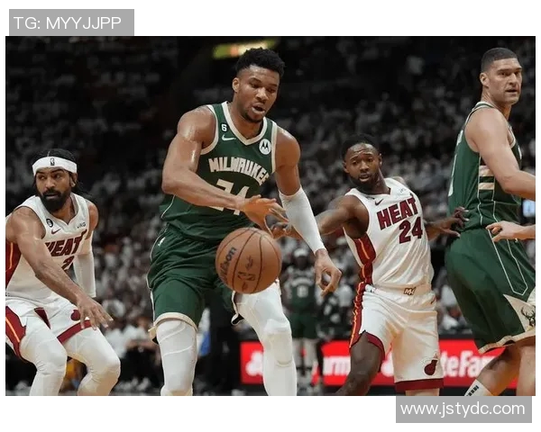 热火与雄鹿精彩空接瞬间回顾赛场上演扣人心弦的对决时刻