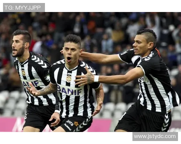 葡国民与费伦斯激战正酣谁能在赛季中脱颖而出争夺荣耀