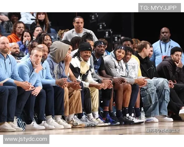 金州勇士与灰熊激战正酣谁将成为西部季后赛的黑马球队