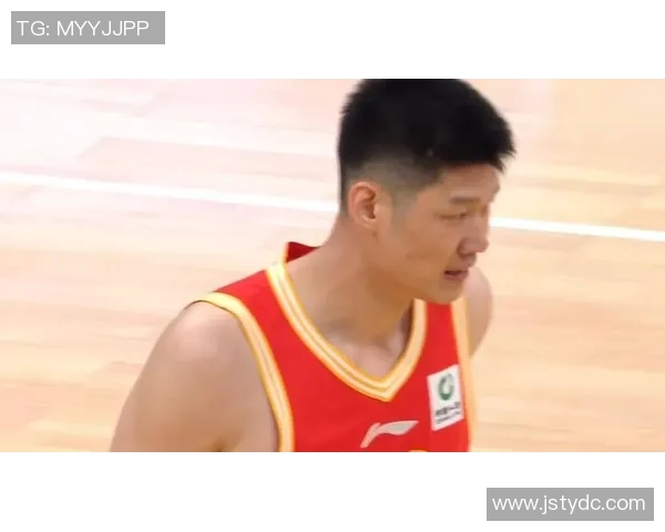 胡金秋：从青涩新星到篮球场上的璀璨巨星的成长之路与奋斗历程