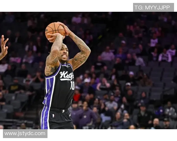 德罗赞与邓肯的巅峰对决:谁才是篮球历史上的真正巨星 德罗赞与邓肯的巅峰对决:谁才是篮球历史上的真正巨星