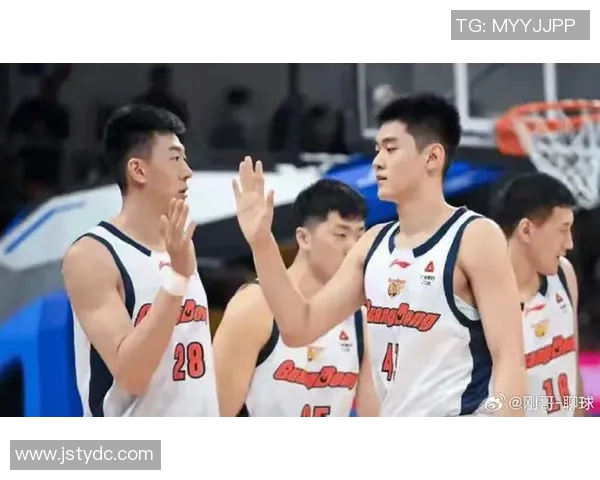 新疆队与广东队激战正酣3月22日篮球盛宴不容错过 新疆队与广东队激战正酣3月22日篮球盛宴不容错过